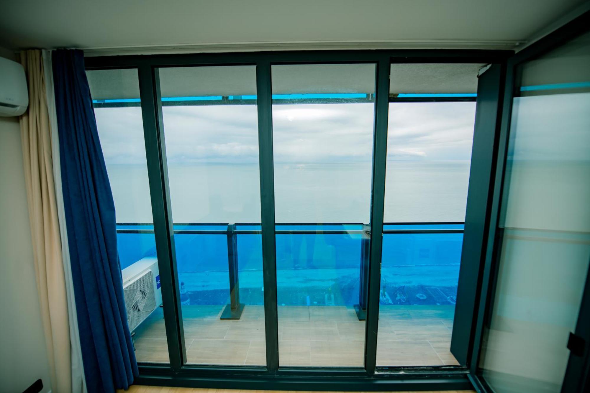 Sea View Apartments In Orbi City Batoumi Extérieur photo
