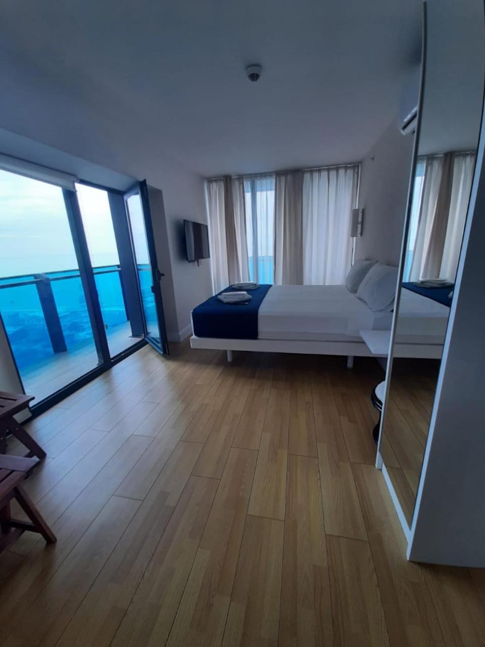 Sea View Apartments In Orbi City Batoumi Extérieur photo